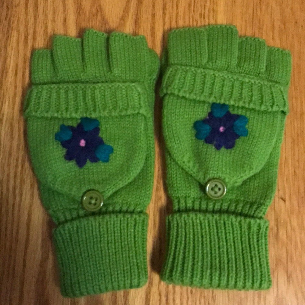 One size fingerless gloves 🧤 with mitten cover
